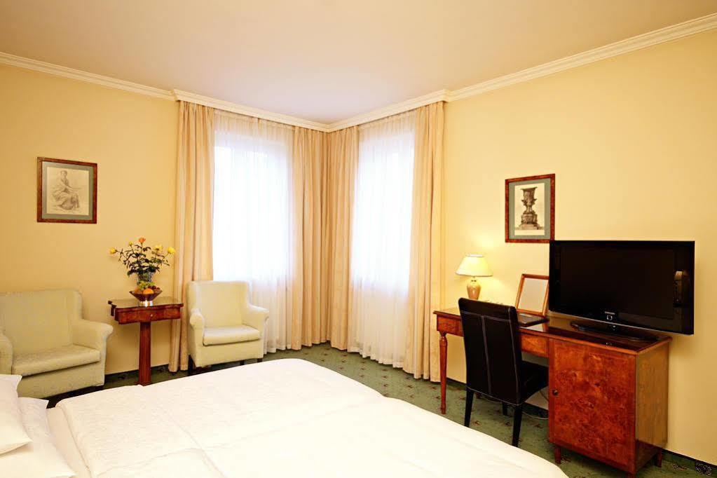 Hotel La Residenza Timişoara Buitenkant foto