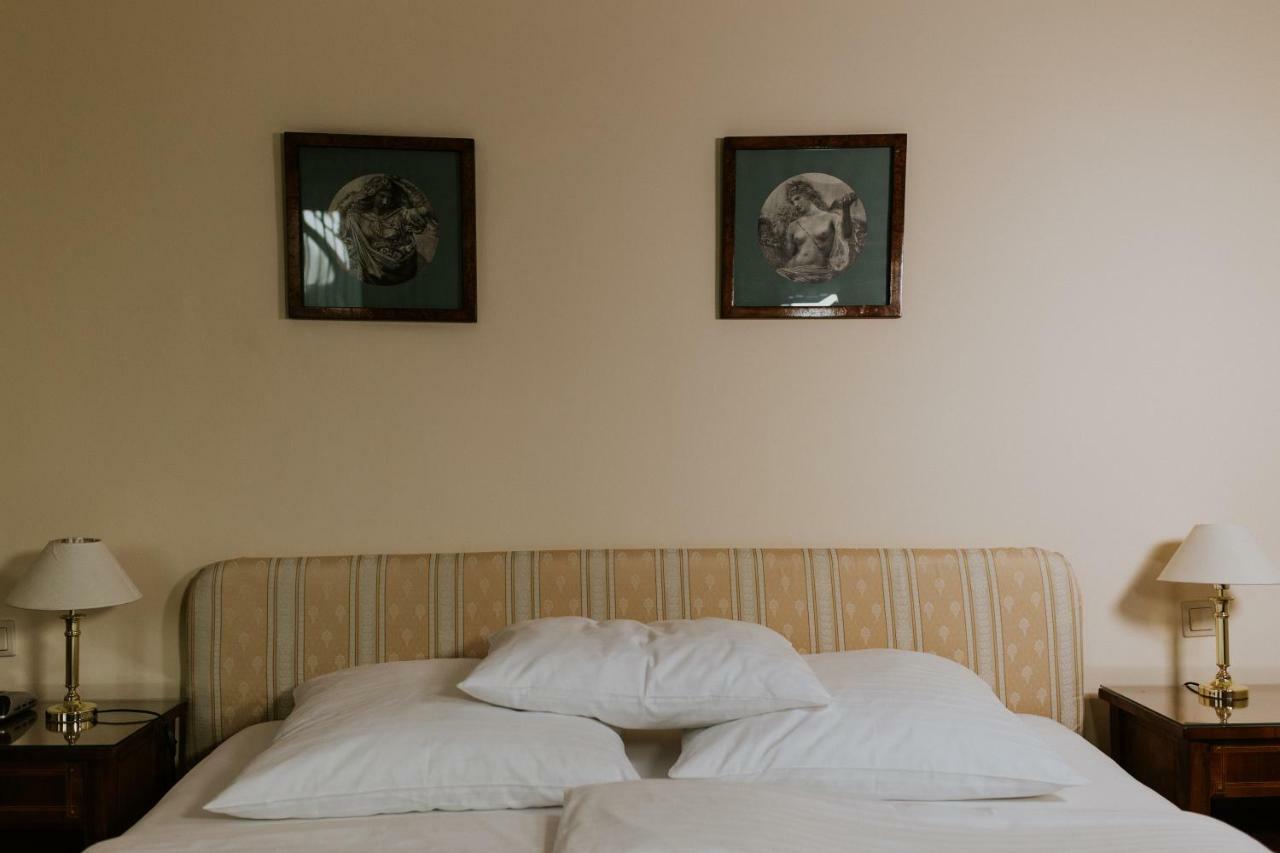 Hotel La Residenza Timişoara Buitenkant foto