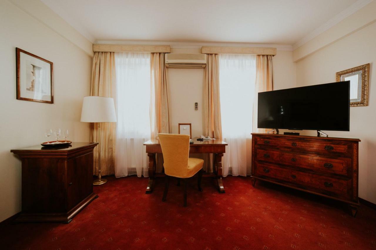 Hotel La Residenza Timişoara Buitenkant foto