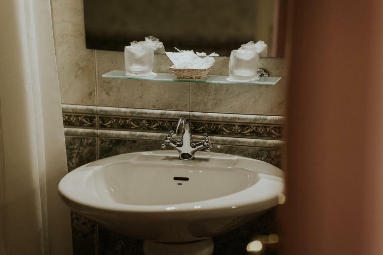 Hotel La Residenza Timişoara Buitenkant foto