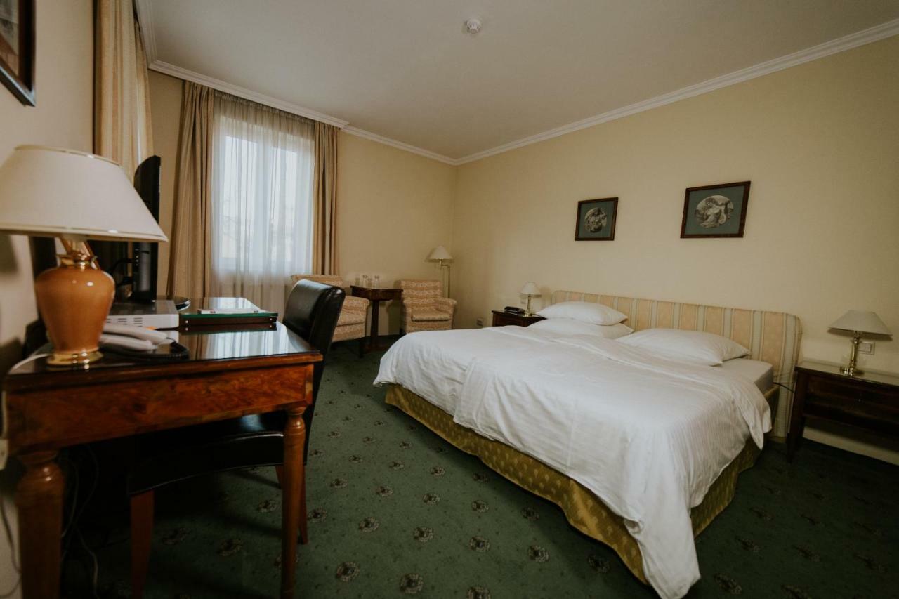 Hotel La Residenza Timişoara Buitenkant foto