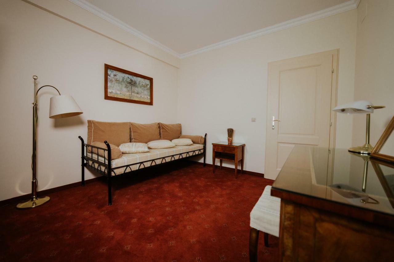 Hotel La Residenza Timişoara Buitenkant foto